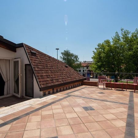 7° Cielo Apartment - Venezia - Mestre With Terrace Bagian luar foto