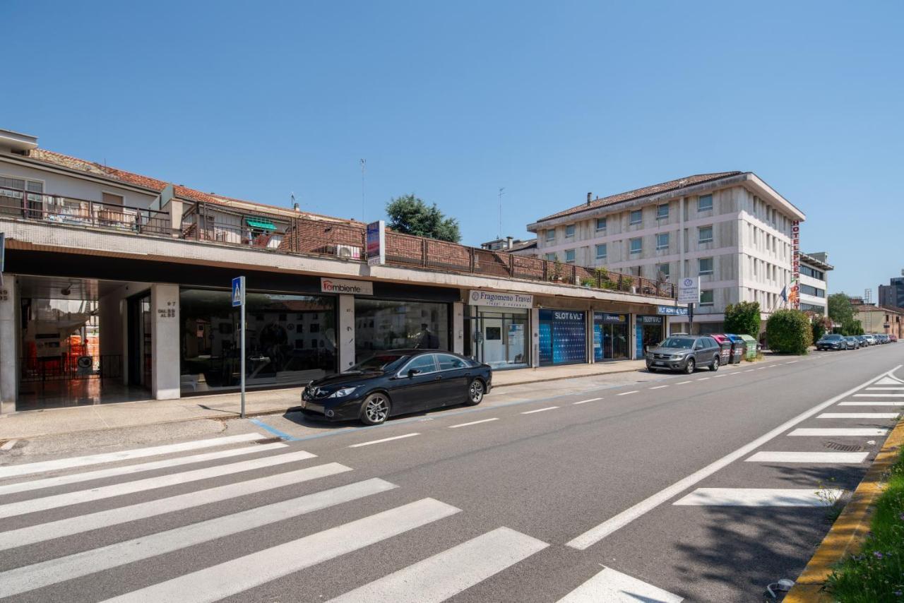 7° Cielo Apartment - Venezia - Mestre With Terrace Bagian luar foto