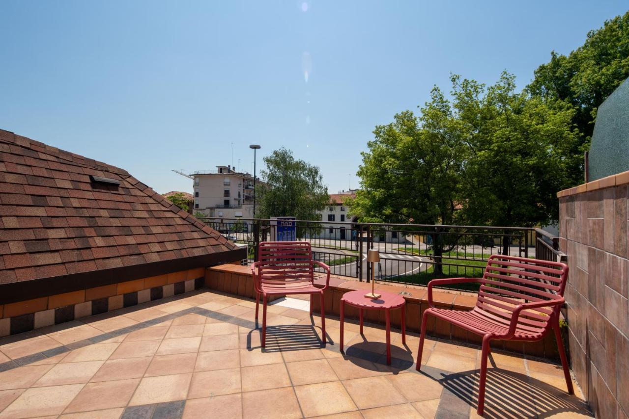 7° Cielo Apartment - Venezia - Mestre With Terrace Bagian luar foto